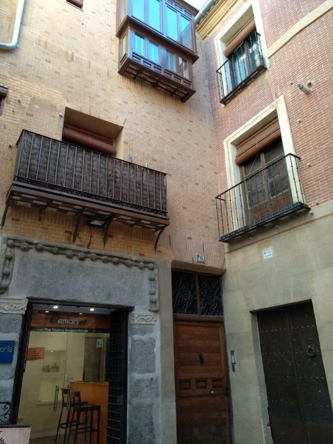 El Patio Del Convento Apartment Толедо Екстериор снимка